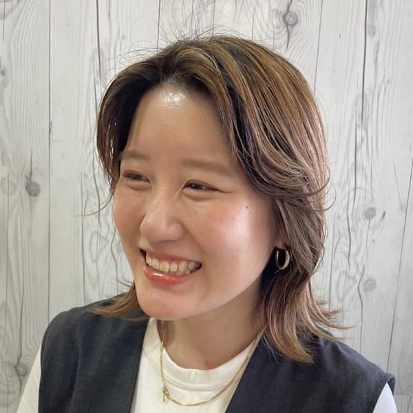 VISAGE oak【ヴィサージュ オーク】【ヴィサージュ オーク】のスタッフ紹介。上島　千春