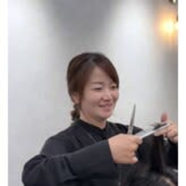 美容室 FINE 小岩店【ファイン】【ビヨウシツ ファイン コイワテン】のスタッフ紹介。チハル [小岩]