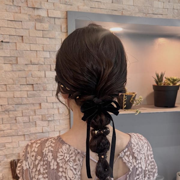 大人かわいい♪リボンと金箔で仕上げる華やか編みおろしヘア