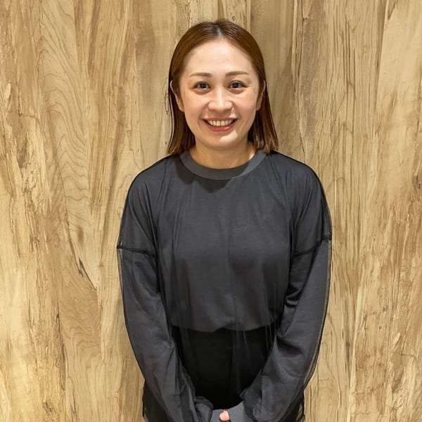 【全席半個室サロン】Natural 沖縄店【ゼンセキハンコシツサロン ナチュラルオキナワテン】のスタッフ紹介。宇良 さやか