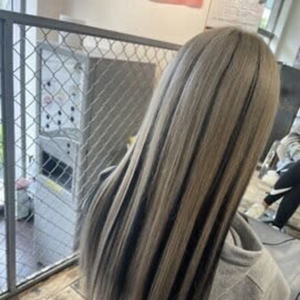 【専門店】ダブルアッシュカラー×黒髪ハイローライトエクステ