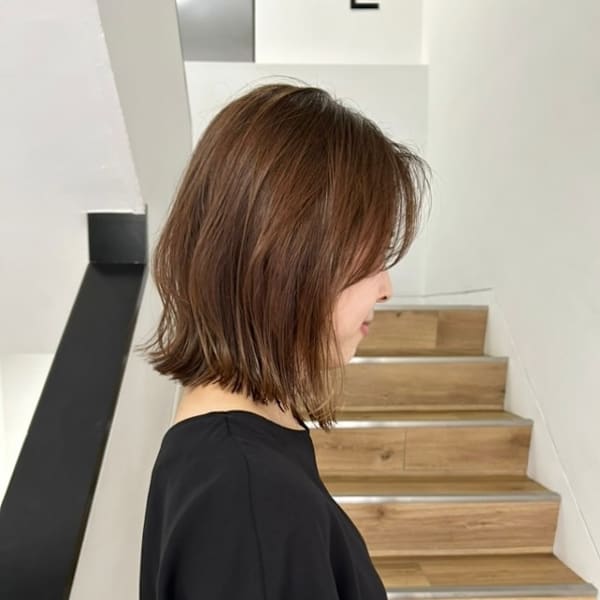 切りっぱなしボブ外ハネボブレイヤーボブ大人ボブマロンベージュ