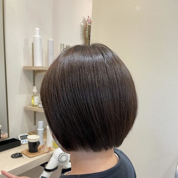 伸ばしかけも可愛いミニボブ|Simple