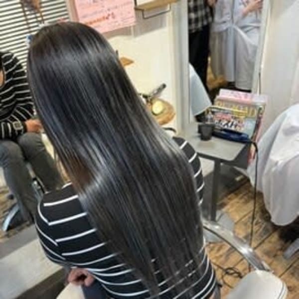 【専門店】黒髪ロングストレートでも馴染む立体感バレイヤージュ
