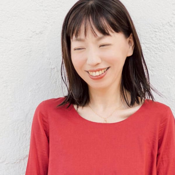 簡単スタイリングで即おしゃれ！トレンドの切りっぱなしミディ！|KAMIO CION