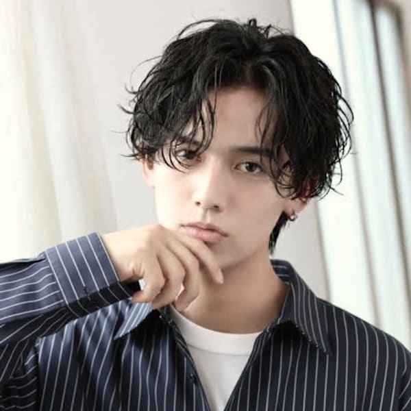 センターパート×ゆるウェーブ|銀座美容室ROMA人気メンズヘ