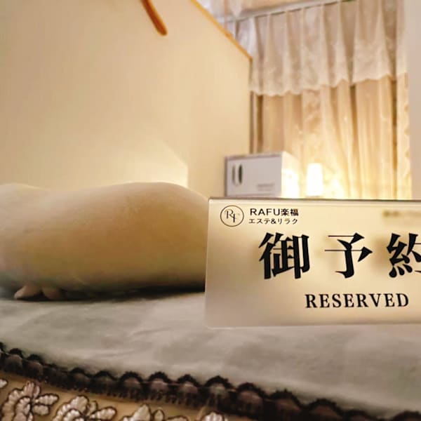 楽福 RAKUFUKU 小顔矯正・毛穴ケア・リンパマッサージ【ラクフク コガオキョウセイ ケアナケア リンパマッサージ】のスタッフ紹介。カトウツバメ サカエ