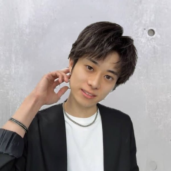 Zina 梅田 髪質改善&トリートメント&艶髪【ジーナ】【ジーナ ウメダ カミシツカイゼンアンドトリートメントアンドツヤガミ ジーナ】のスタッフ紹介。Taichi 