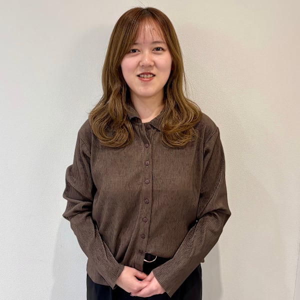 【全席半個室サロン】Natural 仙台東口店【ナチュラル センダイヒガシグチテン】のスタッフ紹介。我妻　奈緒