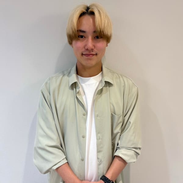 【全席半個室サロン】Natural 仙台東口店【ナチュラル センダイヒガシグチテン】のスタッフ紹介。目黒　隼之介