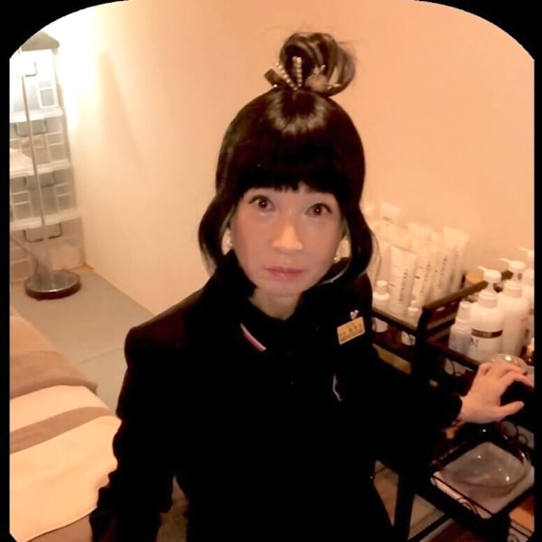 【フェイシャル＆経絡リンパマッサージ専門】エステサロンSTB【フェイシャルアンドケイロリンパマッサージセンモン エステサロンエスティービー】のスタッフ紹介。ハン スミン