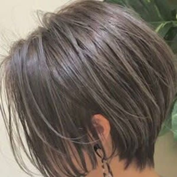 大人可愛いクールショートボブ ハイライト グリーンアッシュ|True Trust 和戸店