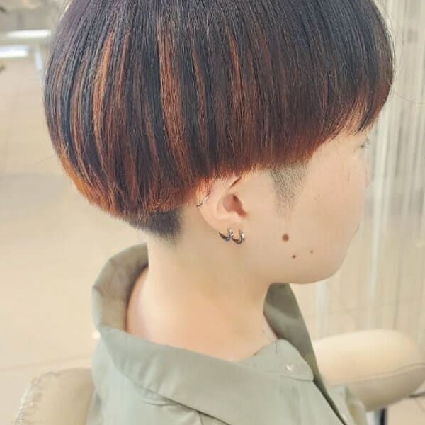 おしゃれ大人のインナーカラー マッシュショート デザインカラ