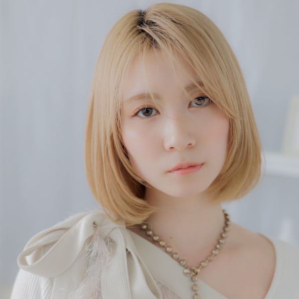 垢抜けハイトーンカラーミディアムレイヤー　ミニマルボブ|mod's hair【モッズヘア】越谷/越谷西口店