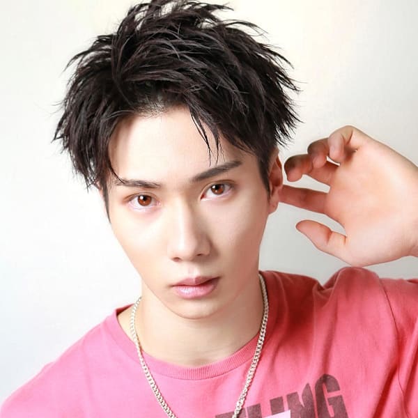 黒髪アップバングショート