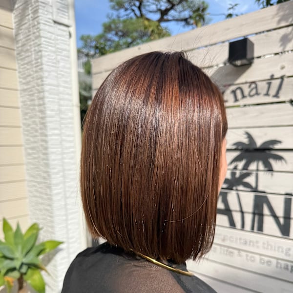 ナチュラルな切りっぱなし前下がりボブ|LANI hair&nail