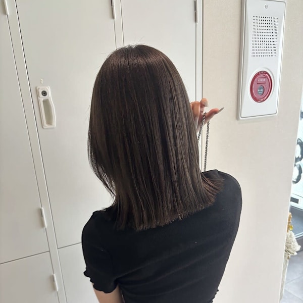 オリーブグレージュ/ダブルカラー/切りっぱなしボブ/髪質改善