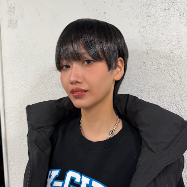 レディース刈り上げショートツーブロック女子