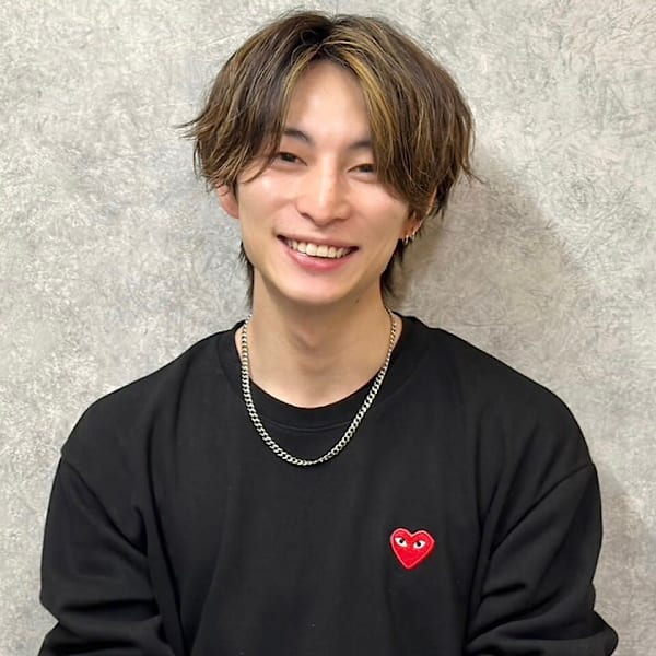 髪質改善central三宮店 縮毛矯正/ブリーチ/ダブルカラー/ボブ/レイヤー/カット【カミシツカイゼンセントラルサンノミヤテン】のスタッフ紹介。メンズ特化 Riku