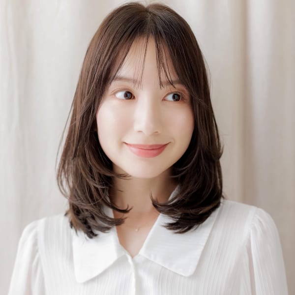 チャコールグレーバタフライカット顔周りレイヤー30代40代