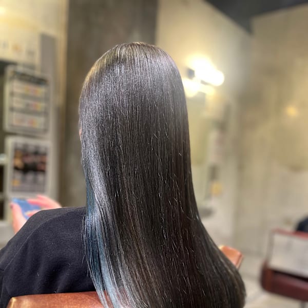 ◆ 髪質改善×インナーカラーで魅せる艶ロング