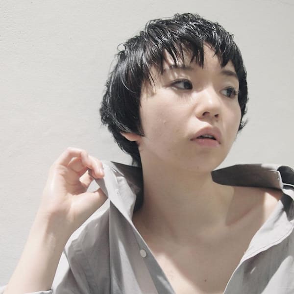 黒髪クラゲヘアーオリーブグレー小顔ココアベージュショート