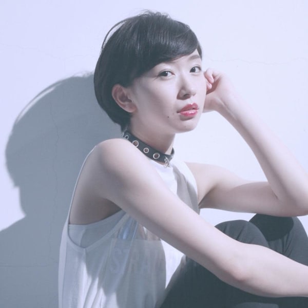 黒髪クラゲヘアーオリーブグレー小顔ココアベージュショート