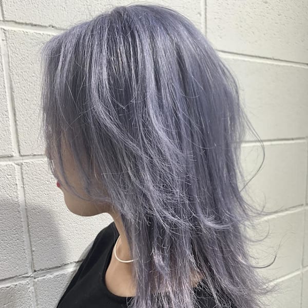 黒髪クラゲヘアーオリーブグレー小顔ココアベージュミディアム