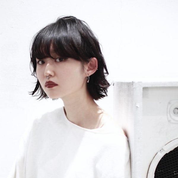 黒髪クラゲヘアーオリーブグレー小顔ココアベージュ丸型卵型ボブ