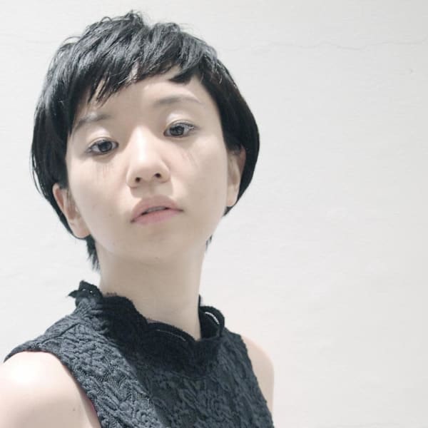 黒髪クラゲヘアーオリーブグレー小顔ココアベージュミディアム