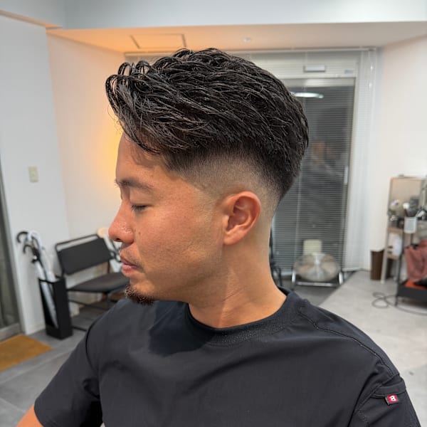 サイドパートスキンフェード