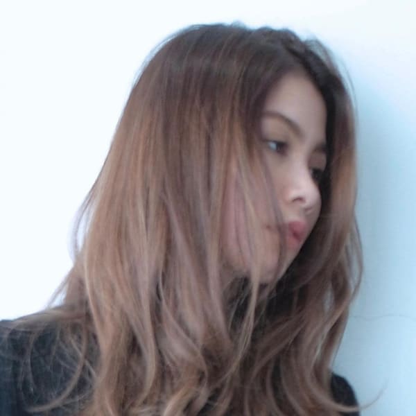 黒髪クラゲヘアーオリーブグレー小顔ココアベージュミディアム