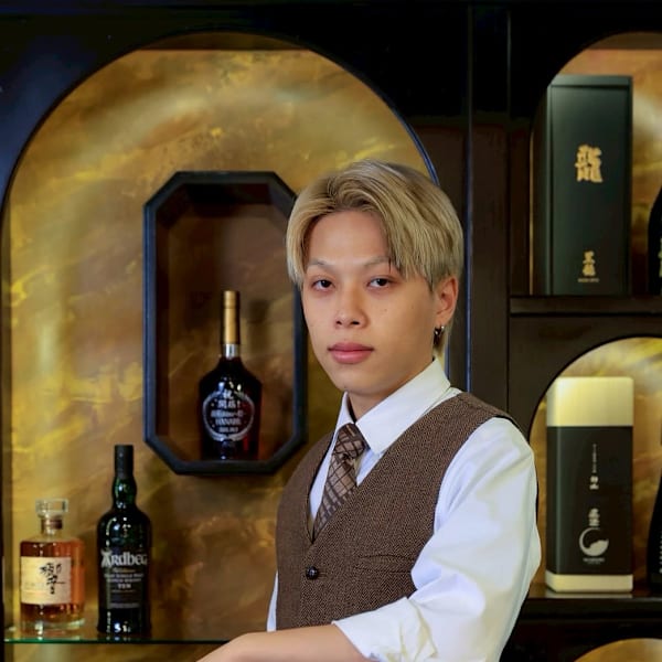 銀座shino~灯~HANARE メンズ 理容室 barber【トモシビ ハナレ バーバー 】【ギンザシノトモシビハナレメンズリヨウシツバーバー】のスタッフ紹介。大須田　倭