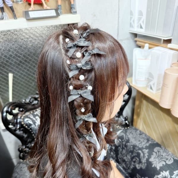 【ヘアセット】パール×ブラックリボン編み込みハーフ 茅ヶ崎|LAGUZ 茅ヶ崎 髪質改善 ヘアアレンジ