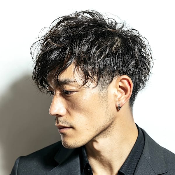柔らかく揺れる質感のゆるふわ男性ショート
