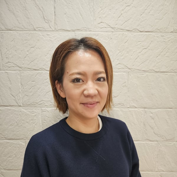 each hair&total beauty【イーチ ヘアーアンドトータルビューティー】のスタッフ紹介。相川 美緒