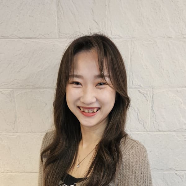 each hair&total beauty【イーチ ヘアーアンドトータルビューティー】のスタッフ紹介。佐上 友理