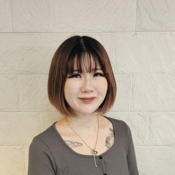 each hair&total beauty【イーチ ヘアーアンドトータルビューティー】のスタッフ紹介。鈴木 明日香