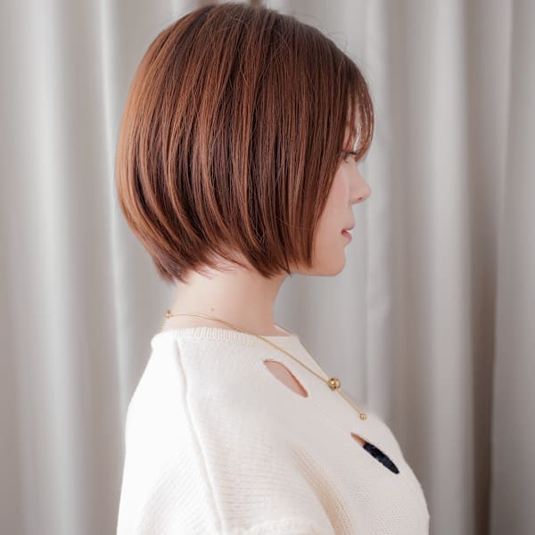 オレンジベージュ艶感ストレート前下がり丸みボブ20代30代