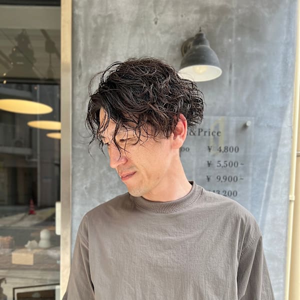 強めウェーブ 刈り上げ×色気ある濡れ髪|BUZZIot/h