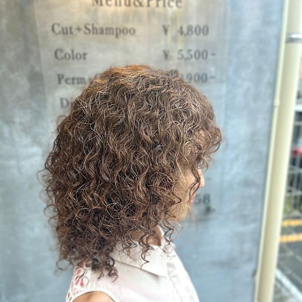 【外国人風】強めスパイラル×カーリーミディ|BUZZIot/h