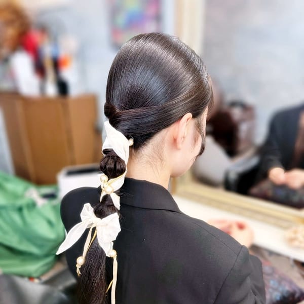 上品で大人可愛いリボンポニーテールアレンジ