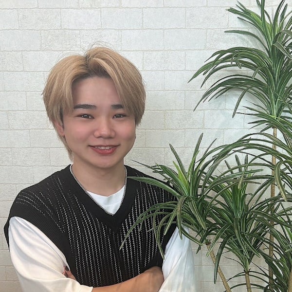 Hair Resort LAULEA【ラウレア】のスタッフ紹介。REN