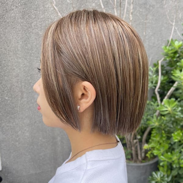 ベージュハイライト ワンレンミニボブ|MANOHARU