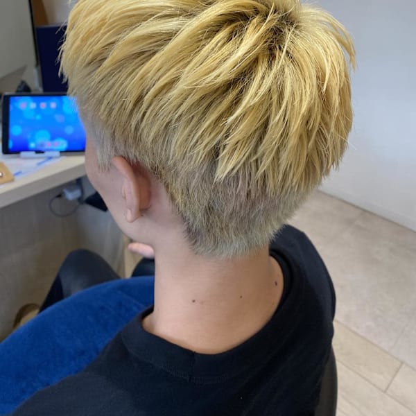 抜きっぱなしブロンド×スパイカーショート|Simple