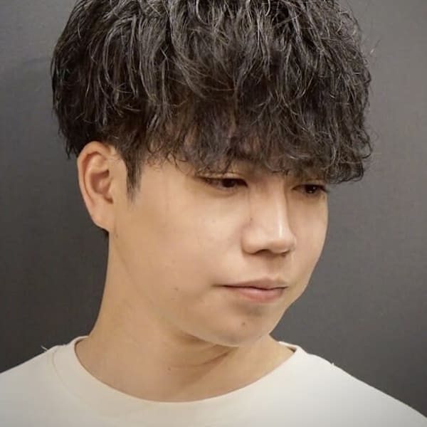 ダウンバングパーマスタイル|銀座shino~灯~HANARE メンズ 理容室 barber【トモシビ ハナレ バーバー 】