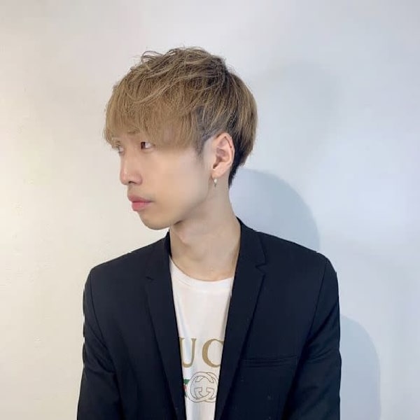 Zina 難波 髪質改善/前髪カット/韓国レイヤーカット【ジーナ】【ジーナ ナンバ カミシツカイゼンマエガミカットカンコクレイヤーカット】のスタッフ紹介。HIROTO 