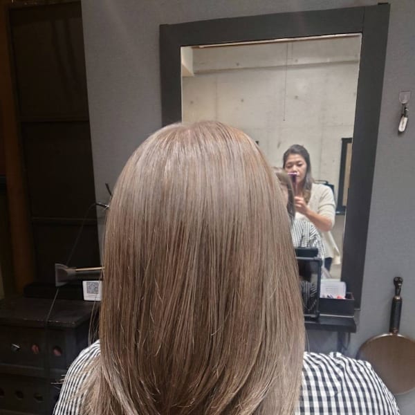 ブリーチカラーでのミルクティーベージュ色|PHYSICS