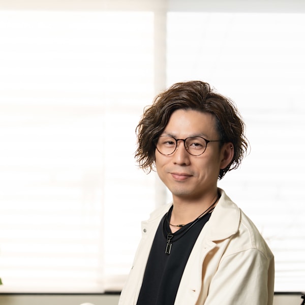 MIRU by INCE HAIR 【ミルバイインスヘアー】【ミルバイインスヘアー】のスタッフ紹介。TAKASHI