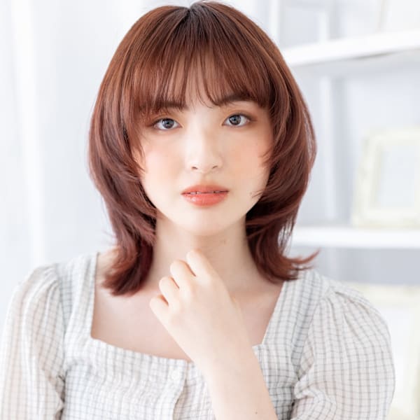 暖色系カラーひし形ミディ小顔ハッシュカット バーガンディ